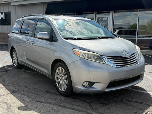 Used 2017 Toyota Sienna Limited Premium AWD/4WD image 4