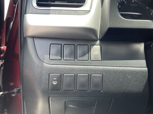 Used 2016 Toyota Highlander XLE FWD image 29