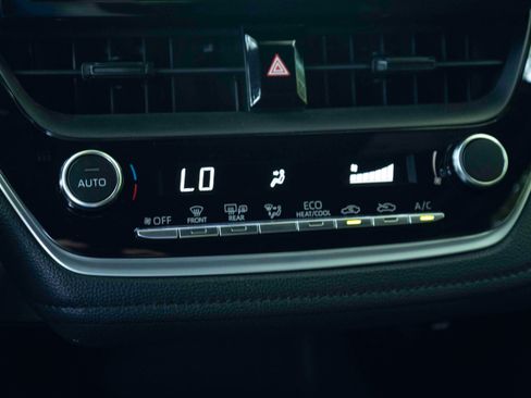 Used 2023 Toyota Corolla SE w/ SE Premium Package FWD image 32