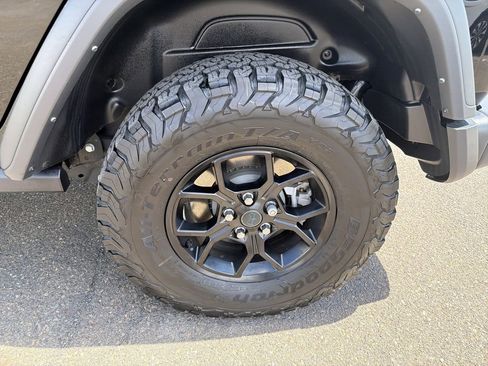 Used 2024 Jeep Wrangler Unlimited AWD/4WD image 32