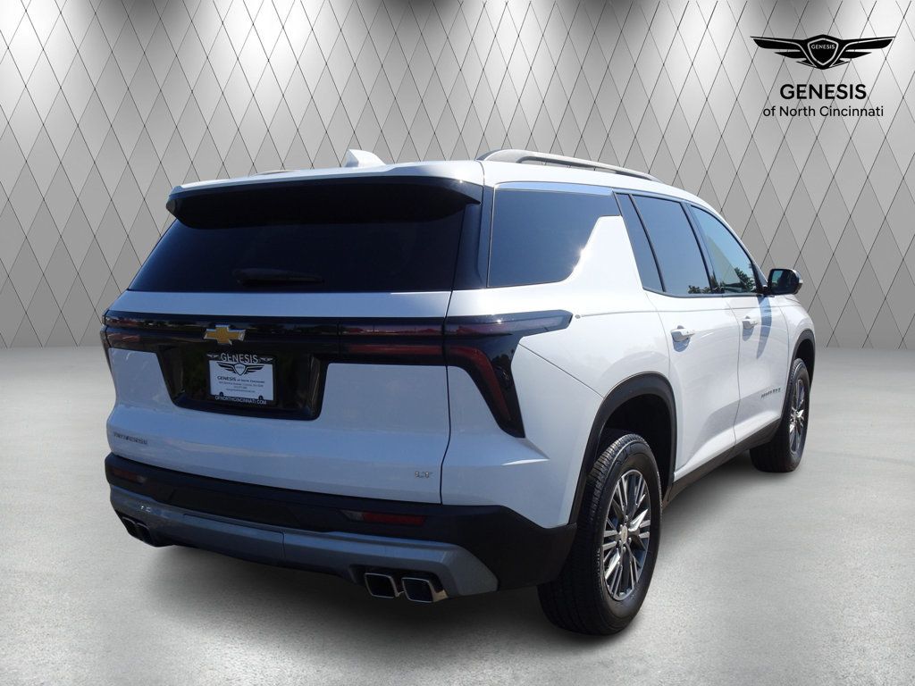 Used 2024 Chevrolet Traverse LT FWD image 5