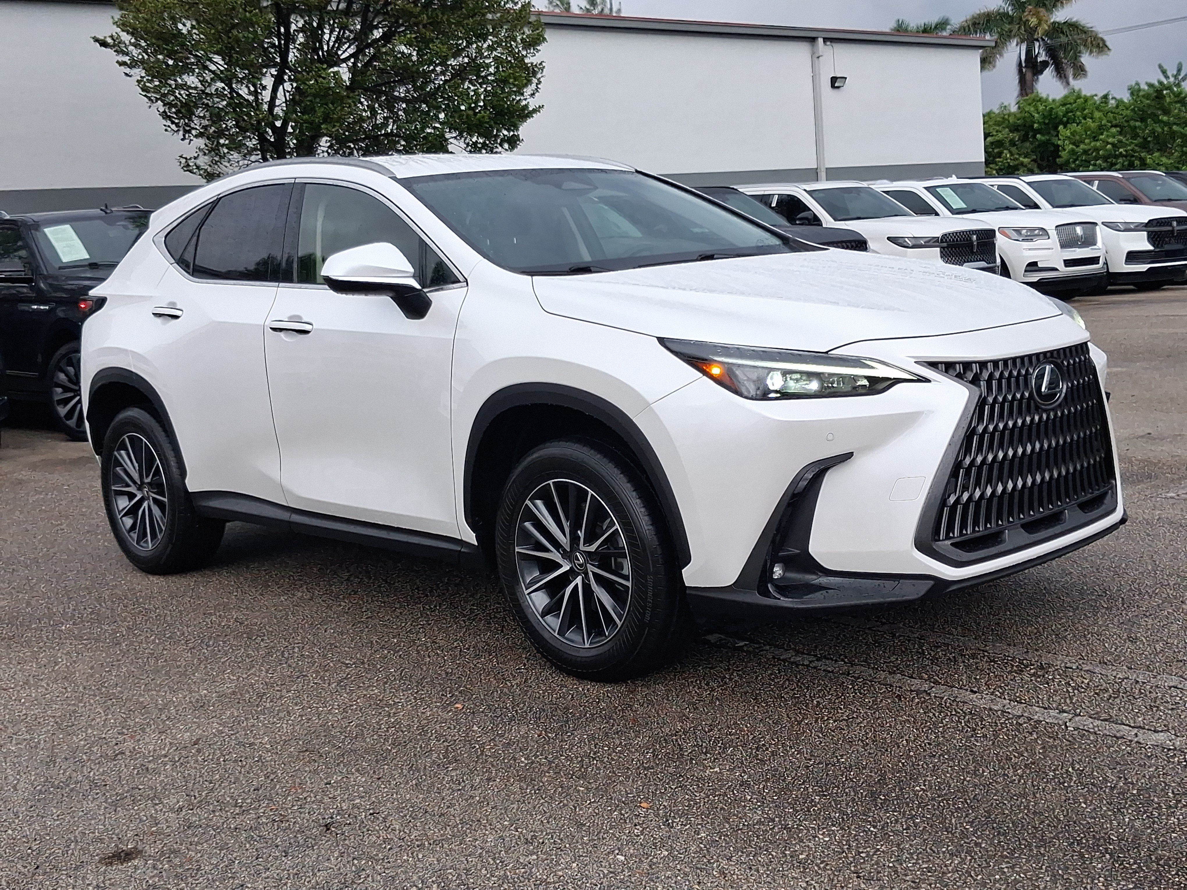 Used 2025 Lexus NX 250 FWD w/ Towing Package (2000 Lbs) image 1