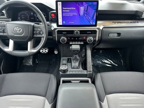 Used 2025 Toyota Tacoma TRD Sport AWD/4WD image 15