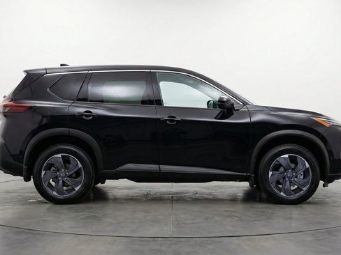 Used 2025 Nissan Rogue SV FWD image 11