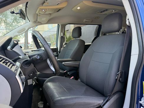 Used 2010 Dodge Grand Caravan SXT image 9