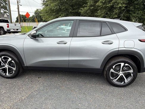 New 2026 Chevrolet Trax RS w/ Sunroof Package FWD image 12