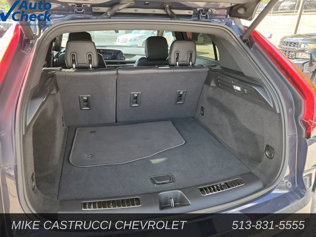Used 2025 Cadillac XT4 Premium Luxury FWD image 29