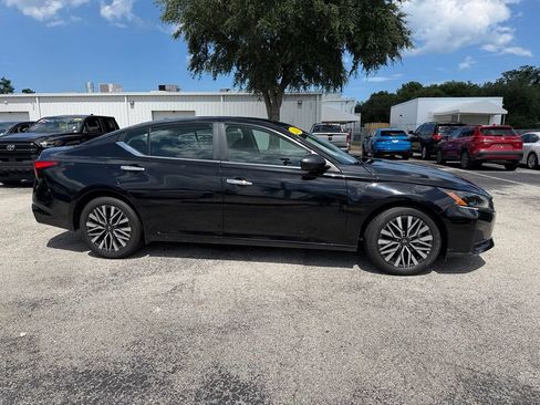 Used 2024 Nissan Altima 2.5 SV FWD image 10