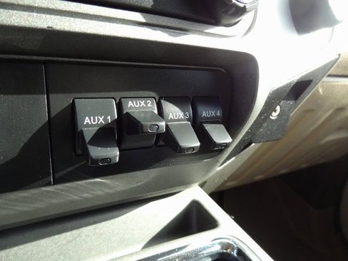 Used 2012 Ford F250 XLT w/ XLT Interior Pkg image 12
