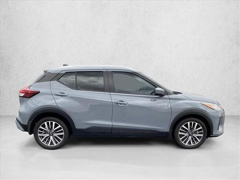 Used 2023 Nissan Kicks SV FWD image 7