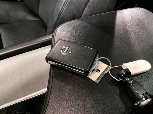 Certified 2023 Volvo XC90 B5 Core w/ Protection Package Premier image 11