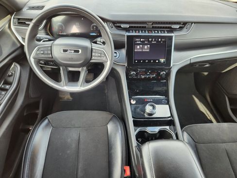 Used 2023 Jeep Grand Cherokee L Altitude image 11