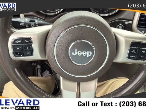 Used 2011 Jeep Grand Cherokee Laredo AWD/4WD image 23