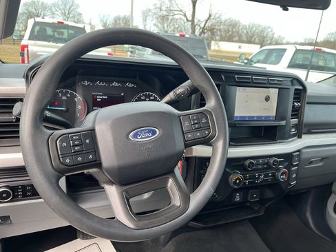 Used 2024 Ford F350 XLT image 9