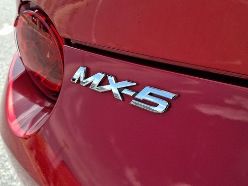 Used 2017 MAZDA MX-5 Miata RF Grand Touring RWD image 30