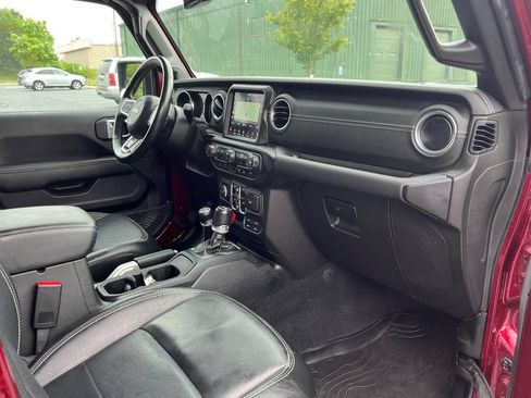 Used 2021 Jeep Wrangler Unlimited Sahara w/ Uconnect 4C Nav & Sound Group AWD/4WD image 14