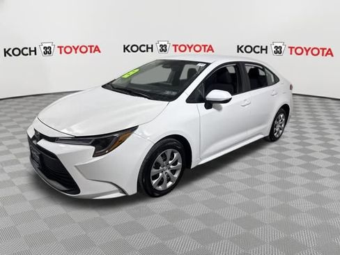 Used 2025 Toyota Corolla LE image 3