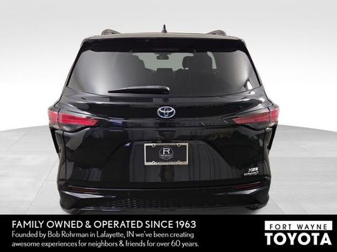 Used 2023 Toyota Sienna XSE FWD image 8