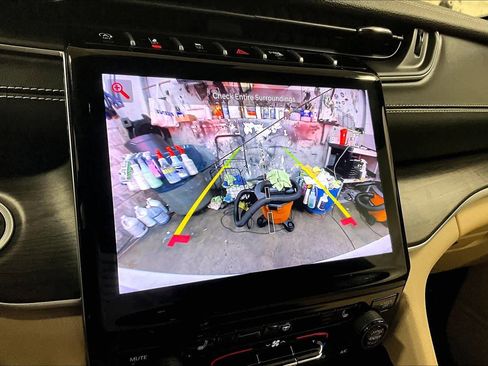 Used 2024 Jeep Grand Cherokee Limited image 26