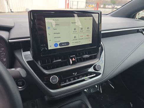 Used 2025 Toyota Corolla SE image 25