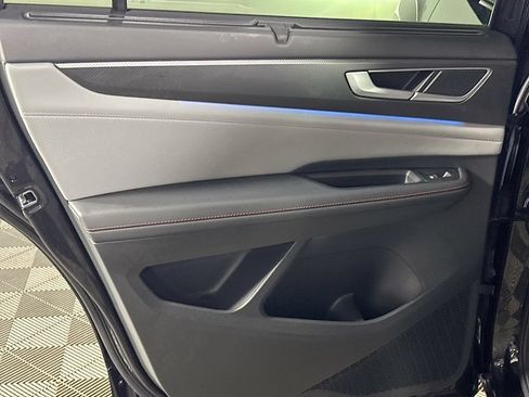 Certified 2025 Volkswagen Atlas Peak Edition SE AWD/4WD image 21