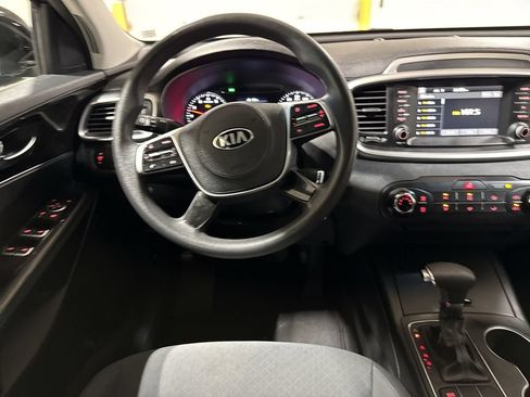 Used 2019 Kia Sorento L FWD image 11