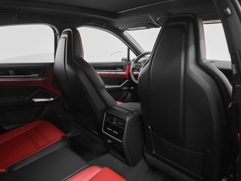 Certified 2026 Porsche Cayenne S AWD/4WD image 31