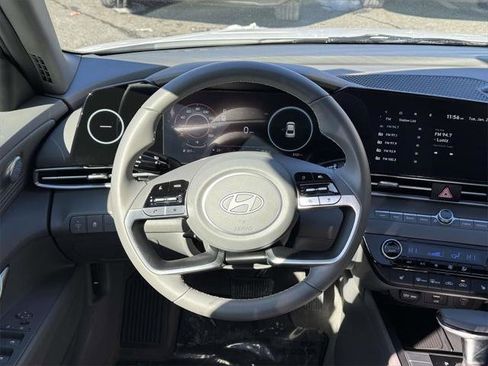 Certified 2025 Hyundai Elantra SEL image 13