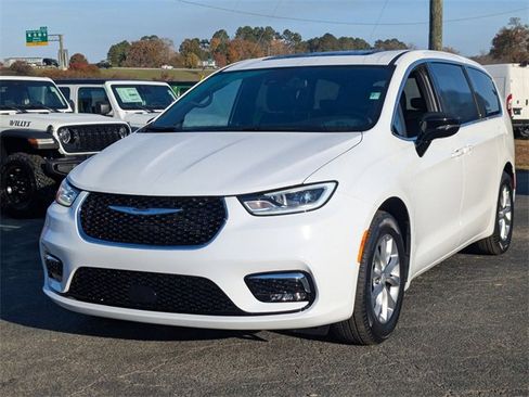 New 2026 Chrysler Pacifica Limited image 3