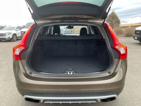 Used 2018 Volvo V60 T5 Cross Country image 20