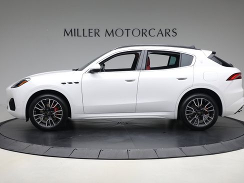 New 2025 Maserati Grecale GT image 2