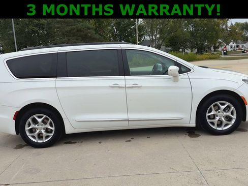 Used 2017 Chrysler Pacifica Touring-L w/ Tire & Wheel Group image 9
