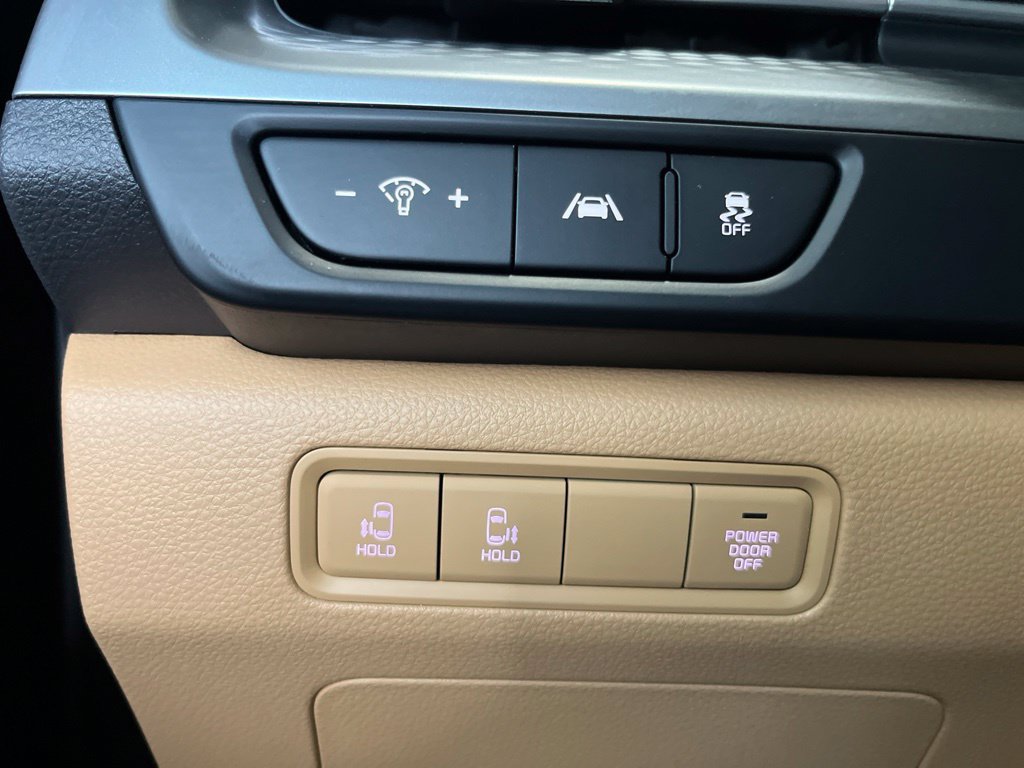 Used 2024 Kia Carnival LX FWD image 13