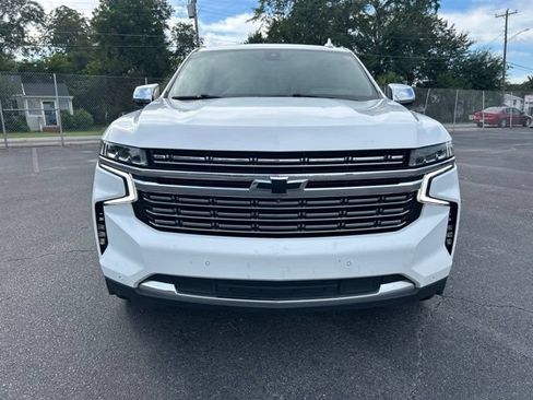 Used 2021 Chevrolet Suburban Premier w/ Premium Package RWD image 7