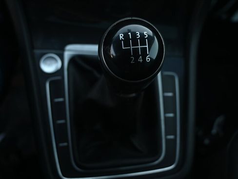 Used 2021 Volkswagen Golf 4-Door image 34