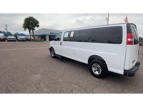 Used 2025 Chevrolet Express 3500 LT w/ LT Preferred Equipment Group RWD image 4