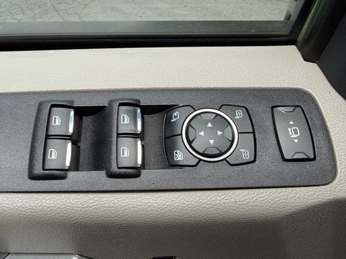 Used 2022 Ford F350 XLT w/ Black Appearance Package image 14