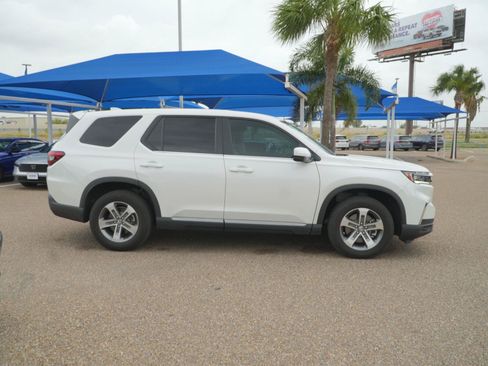 Used 2025 Honda Pilot EX-L image 4