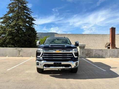 Used 2025 Chevrolet Silverado 3500 LTZ AWD/4WD image 5
