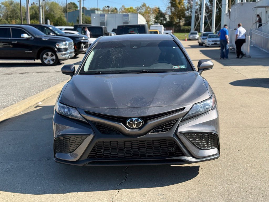 Used 2021 Toyota Camry SE FWD image 3