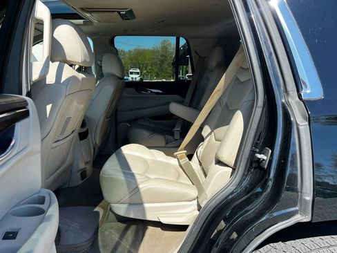 Used 2017 Cadillac Escalade Premium Luxury image 11
