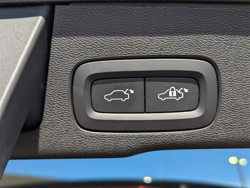 Used 2024 Volvo XC60 B5 Core image 25