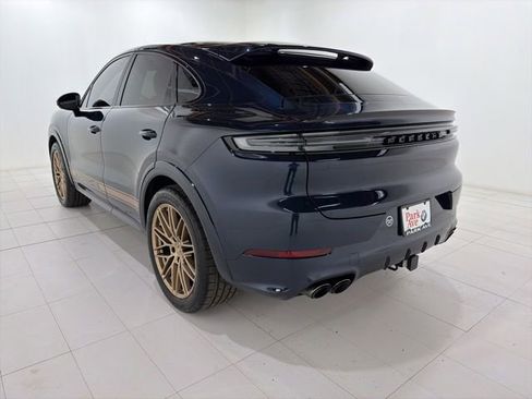 Used 2024 Porsche Cayenne Coupe AWD/4WD image 3