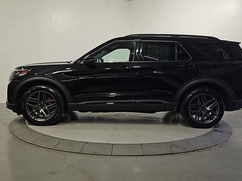 Used 2025 Ford Explorer ST-Line w/ ST-Line Street Pack AWD/4WD image 2