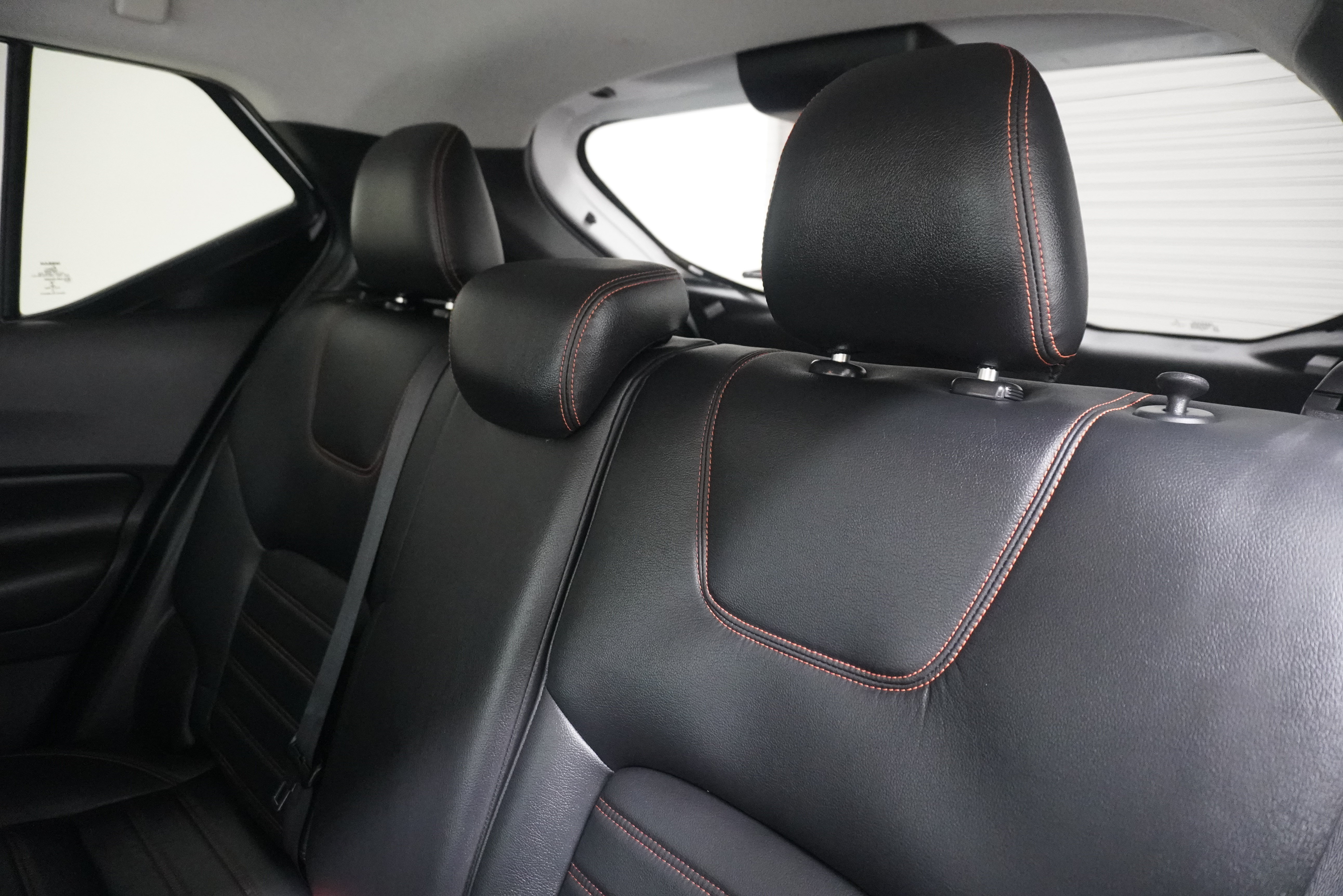 Used 2019 Nissan Kicks SR w/ SR Premium Package FWD image 12