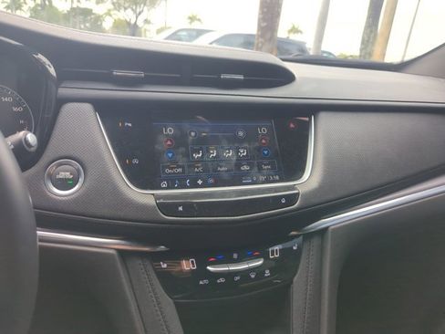 Used 2025 Cadillac XT5 Luxury image 10