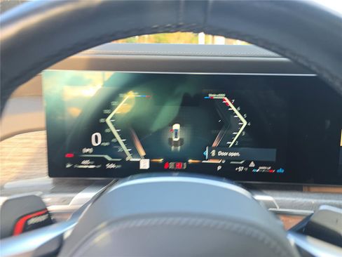 Used 2024 BMW 740i image 31