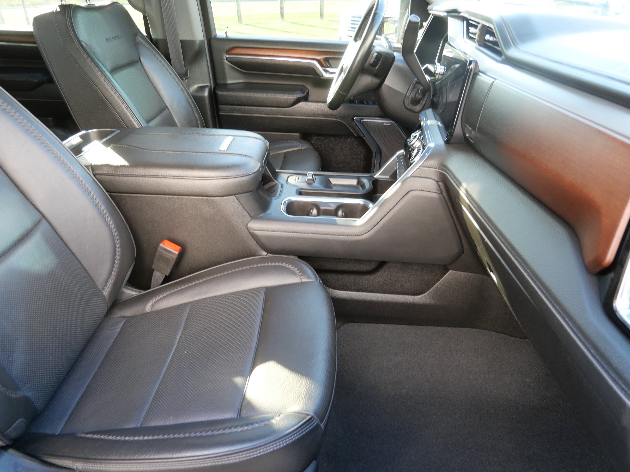Used 2024 GMC Sierra 3500 Denali w/ Denali Reserve Package AWD/4WD image 23
