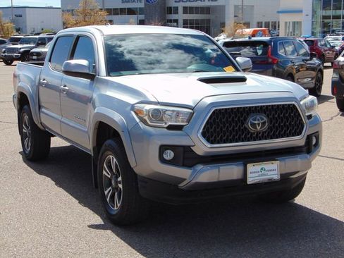 Used 2018 Toyota Tacoma TRD Sport AWD/4WD image 9