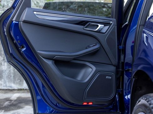 New 2025 Porsche Macan image 38